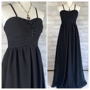 Classic Black Sweetheart Formal Maxi Dress